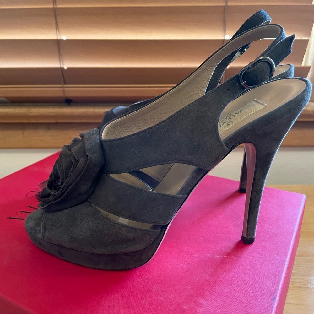 Valentino Charcoal Suede Rosette Slingback Heels Size 37 – 4” Stiletto